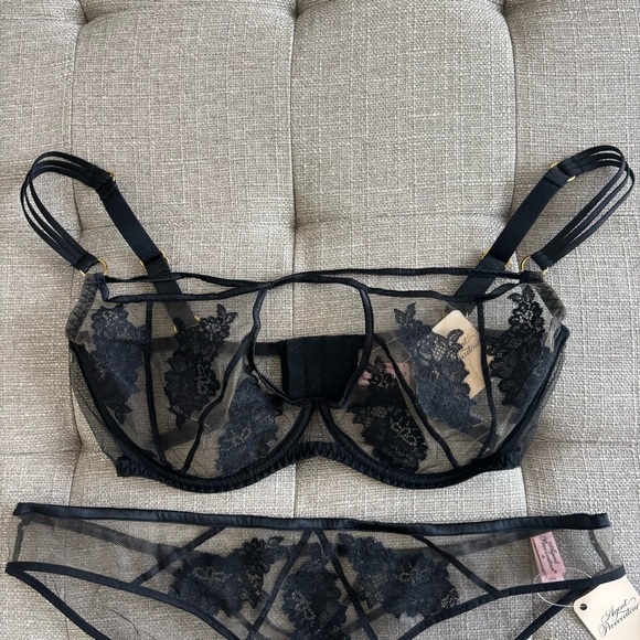 Agent Provocateur Demelza Black Lace Sheer Criss Cross Set Bra 34E, Panty 4 (L) - Picture 9 of 13